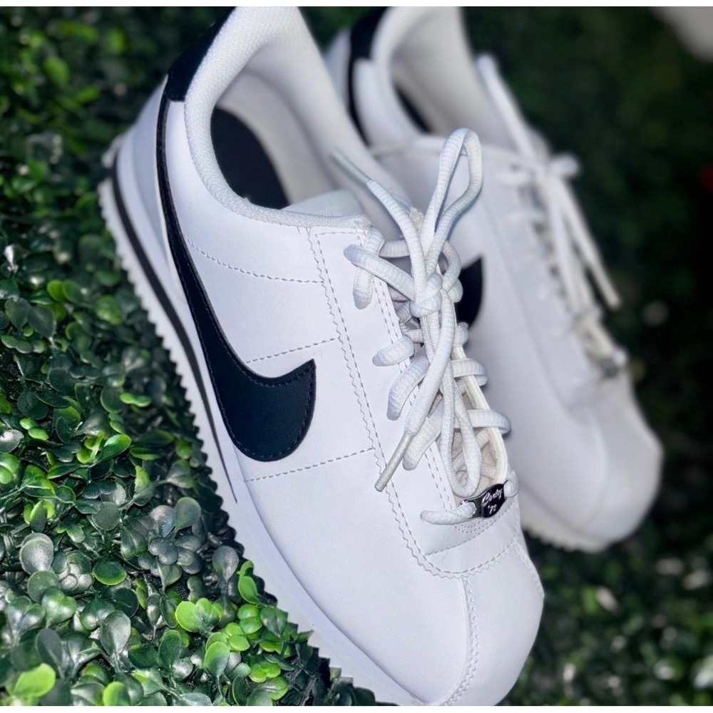 Nike Cortez Basic White Black Sneakers Youth Size 6.5Y Mens 6.5 Womens 8